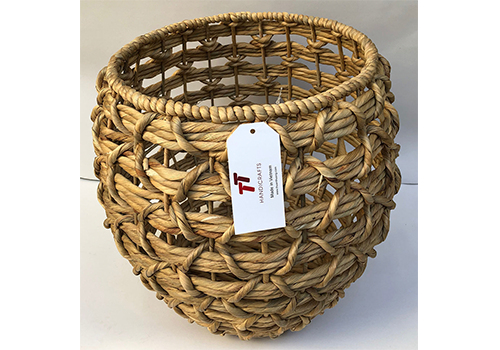 TT-190157 Water hyacinth basket.